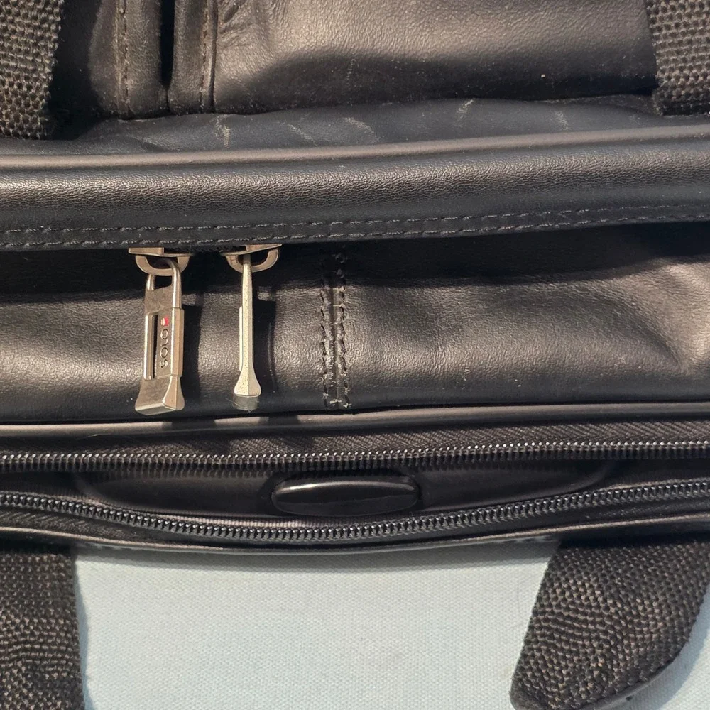Solo New York Black Leather Laptop Briefcase Messenger Bag Multi-Pocket Travel